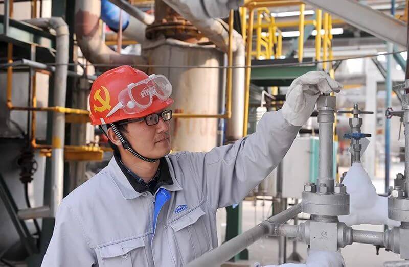 用实干诠释责任担任——记集团公司劳动圭表、合成岗位技术员杨松