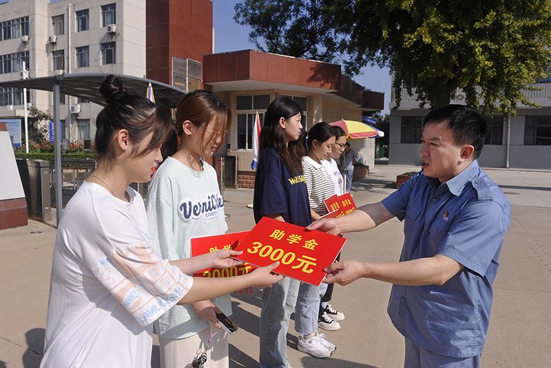 SBOBET利记进行2023年金秋助学金发放典礼