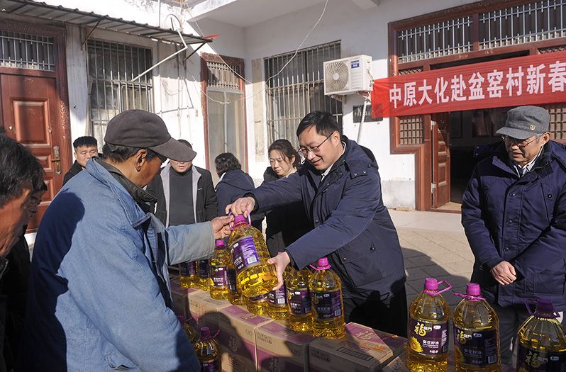 公司党委到助扶村发展走访慰问活动