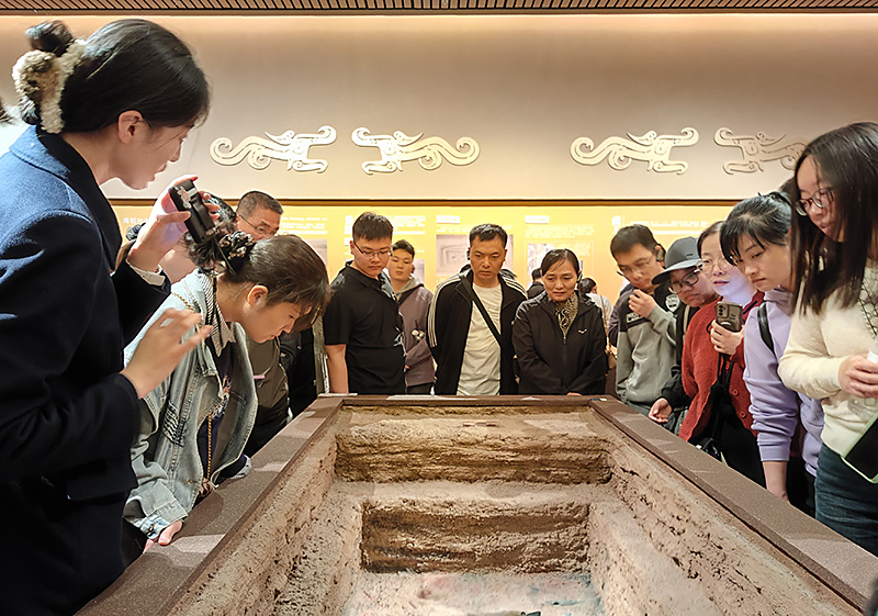 1濮阳园区组织“弘扬优良传统文化 引发创新创造活力”寻访文化陈迹主题活动--